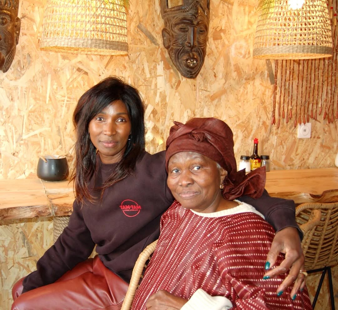 Deux générations de la famille Tam-Tam dans le restaurant